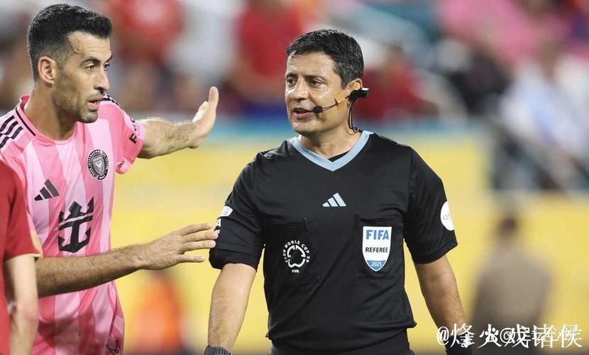 世俱杯首现裁判佩戴执法记录仪 俩中国裁判入选 世俱杯首现裁判佩戴执法记录仪 俩中国裁判入选