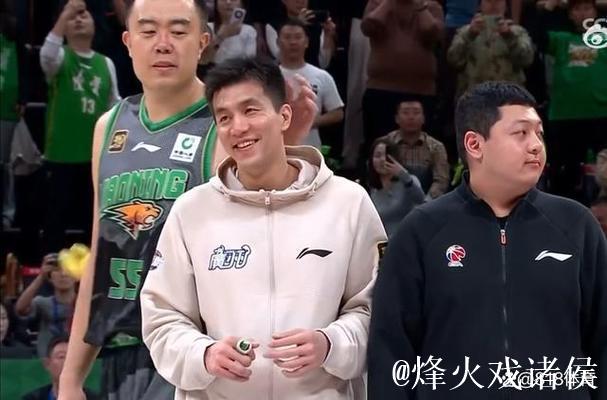 韩德君17分辽宁胜广州 郭艾伦领取冠军戒指