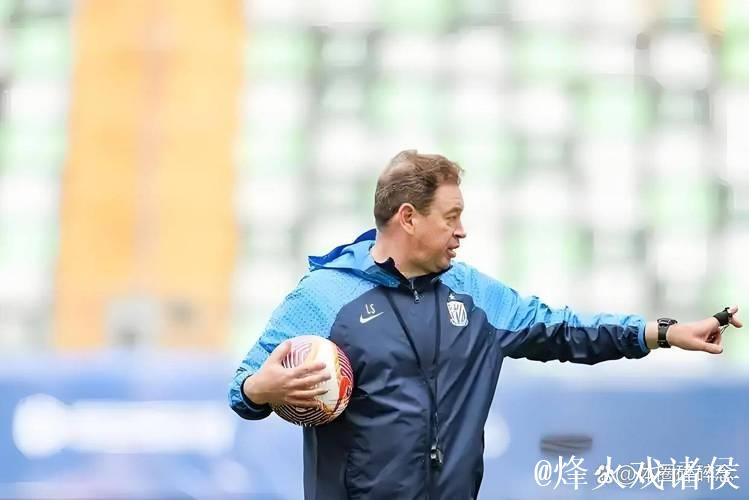 申花主教练斯卢茨基变了 变得喜欢赛中多换人了？